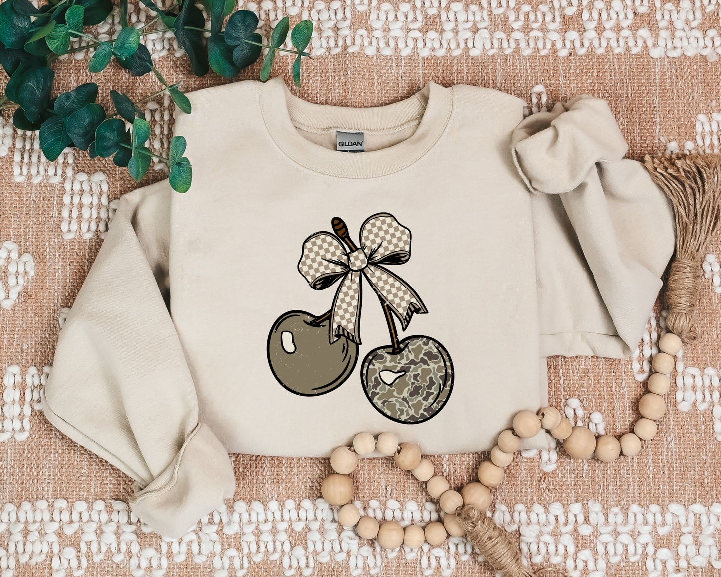 CAMO CHECKERED CHERRY BOW CREW