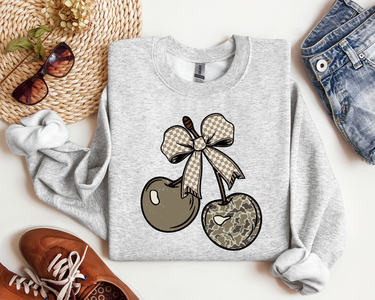 CAMO CHECKERED CHERRY BOW CREW