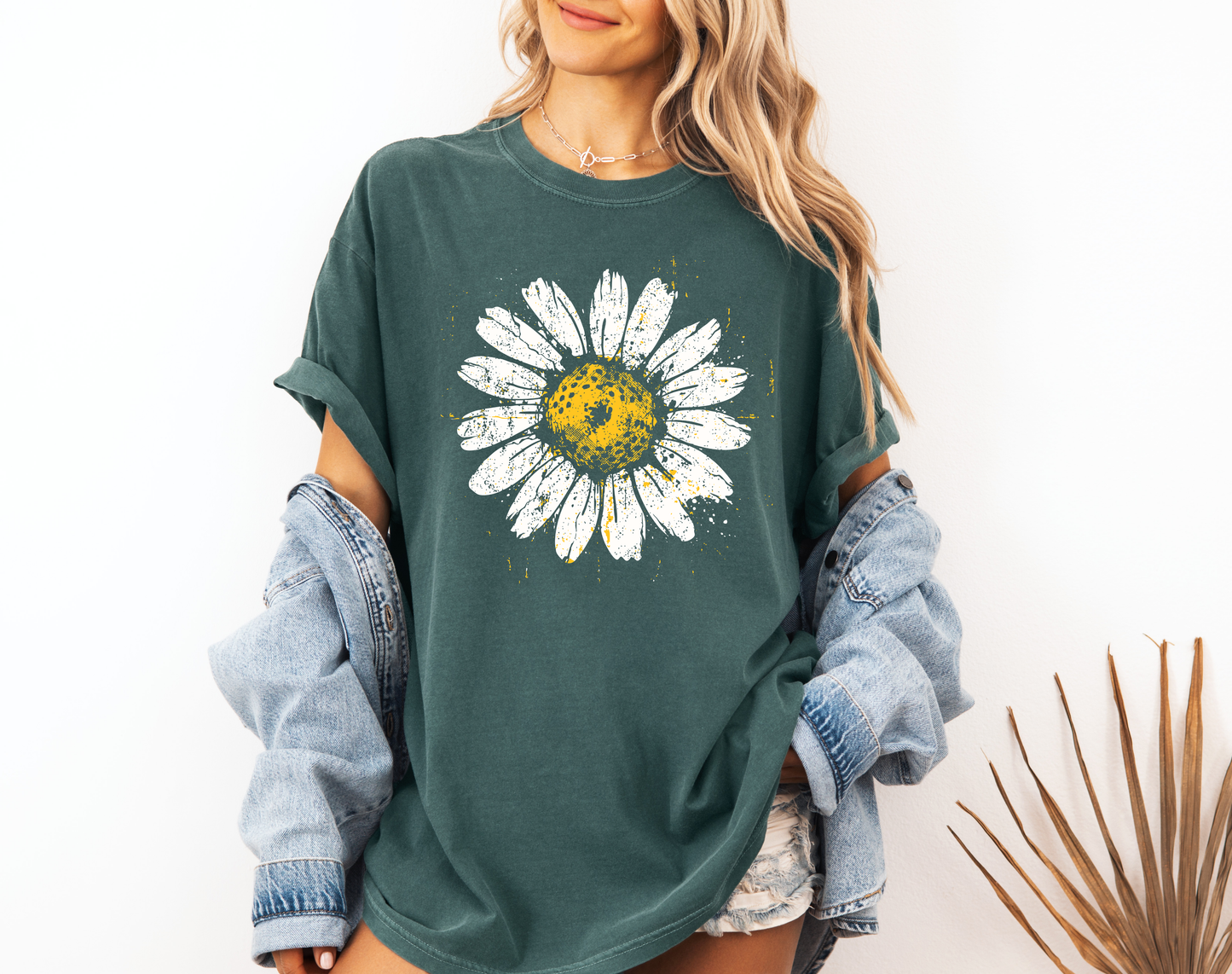 DISTRESSED DAISY CC SHIRT