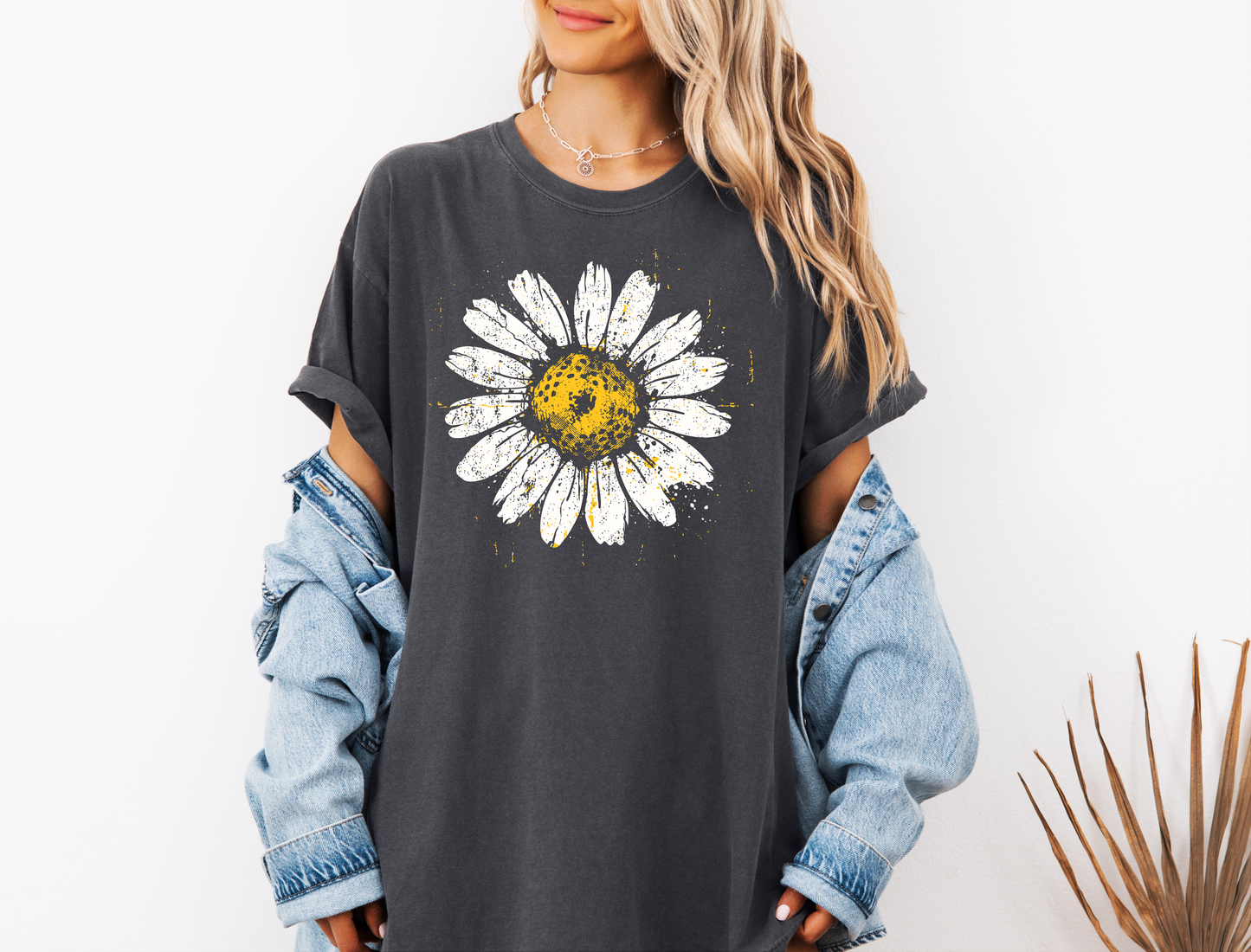 DISTRESSED DAISY CC SHIRT