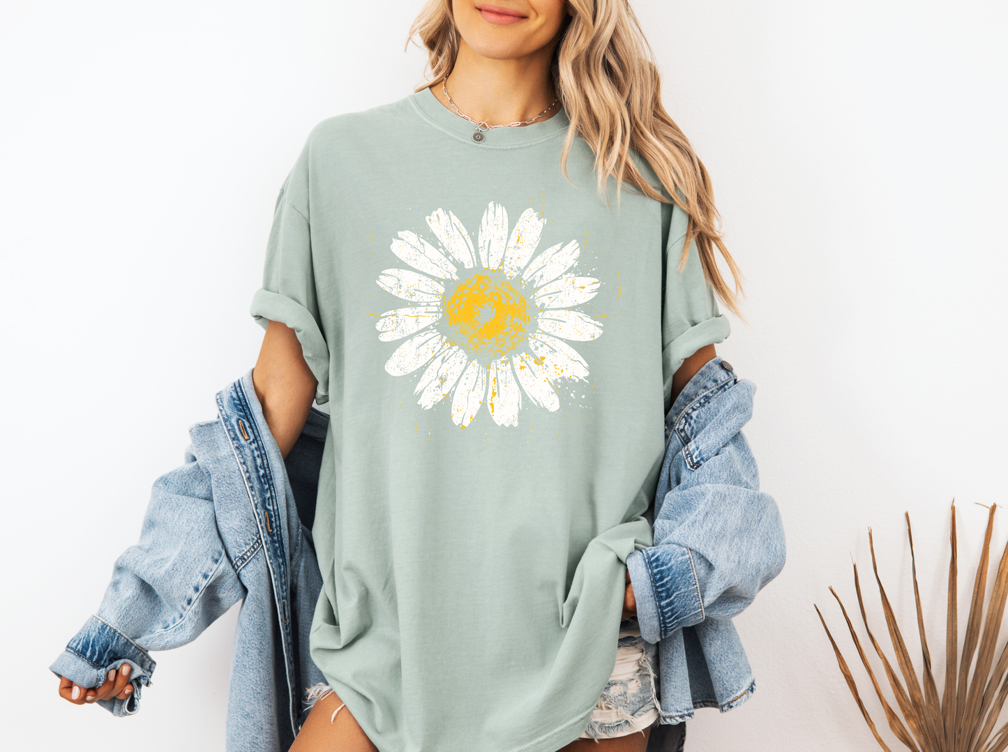 DISTRESSED DAISY CC SHIRT