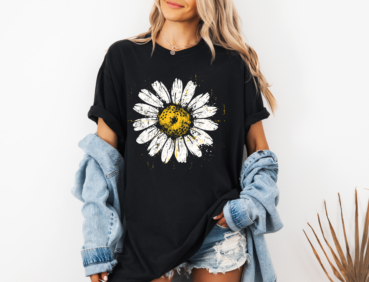 DISTRESSED DAISY CC SHIRT