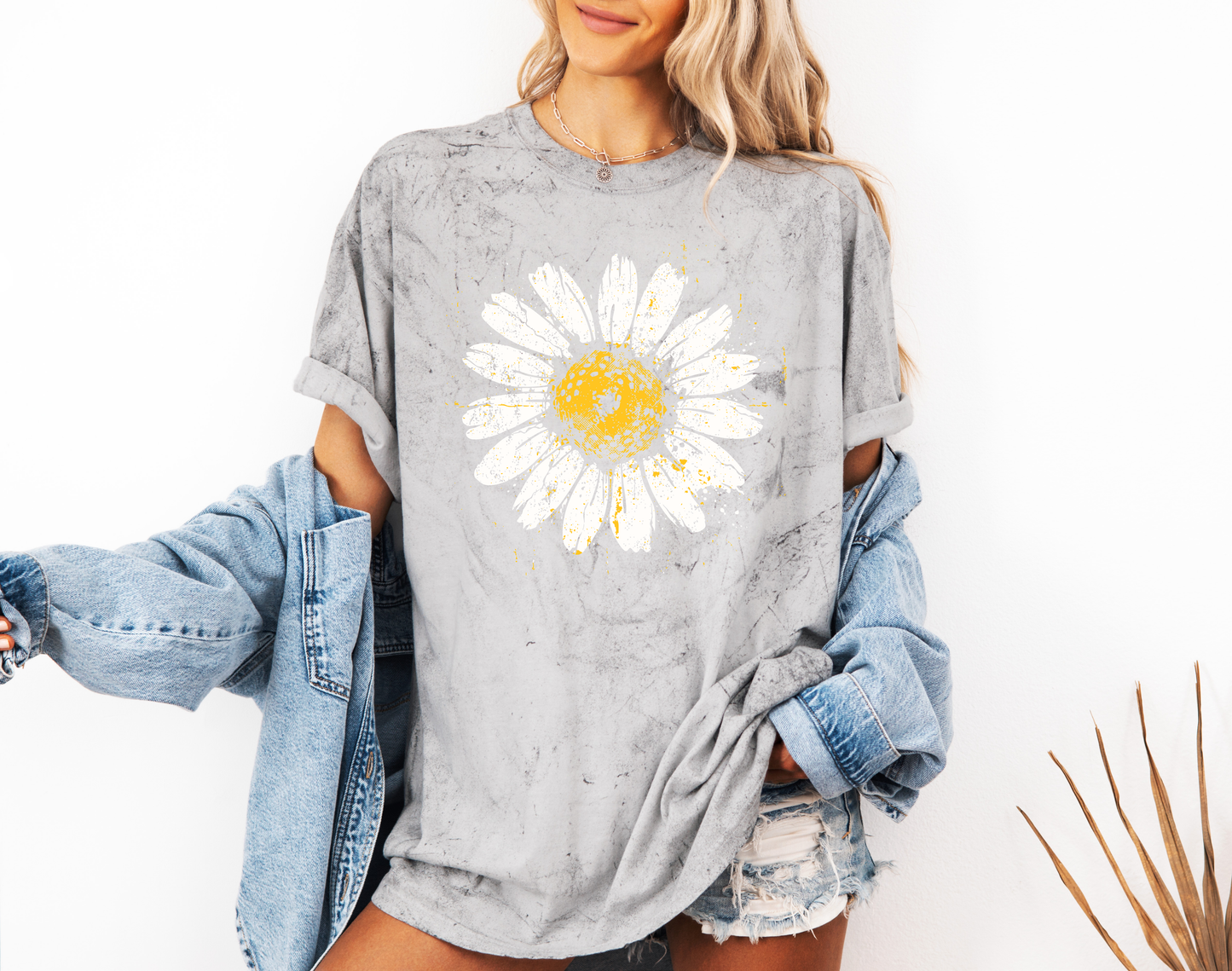 DISTRESSED DAISY CC SHIRT