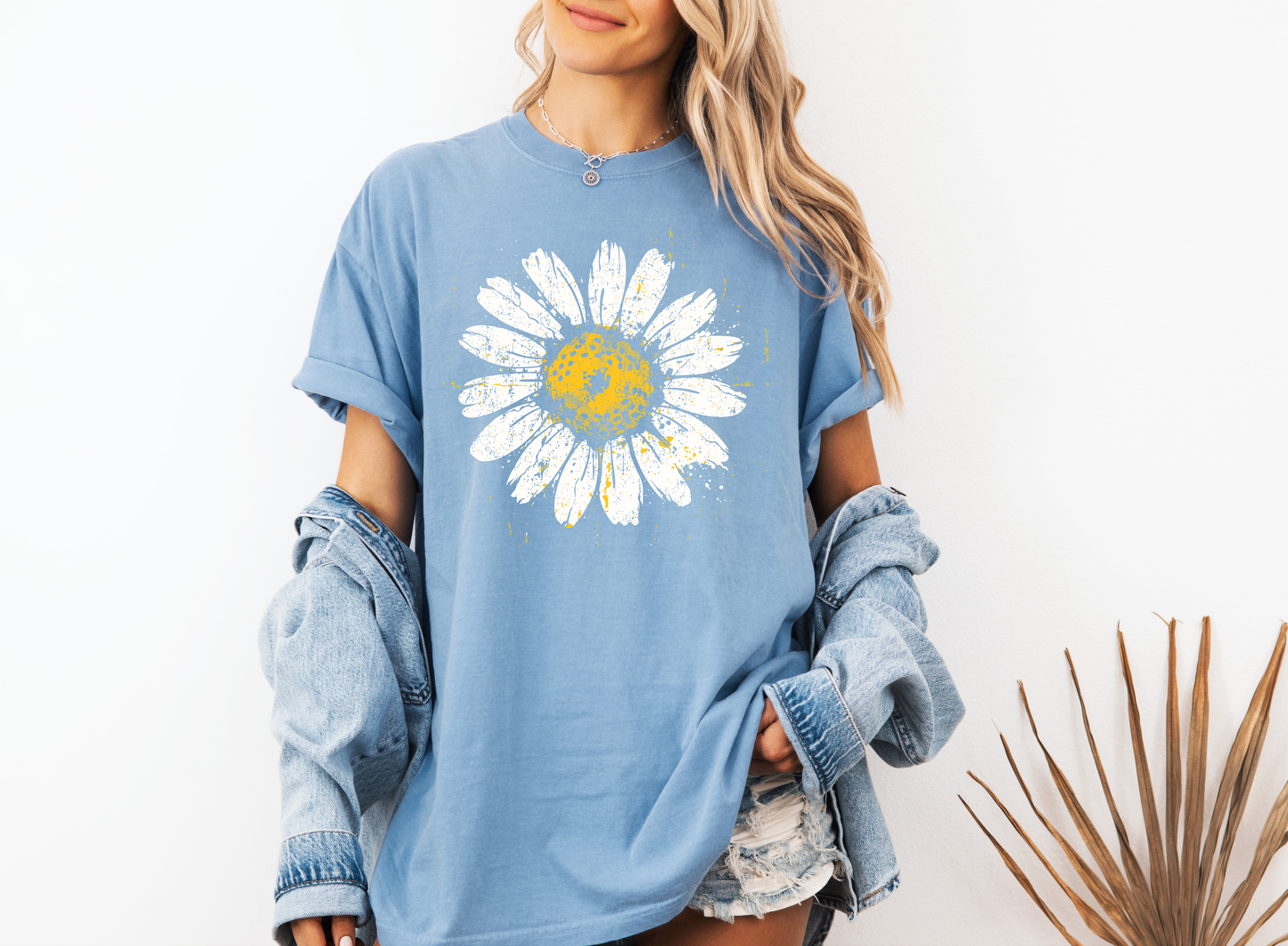 DISTRESSED DAISY CC SHIRT